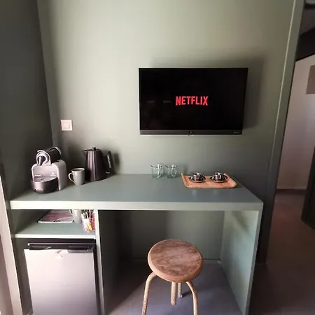 Derriere La : Suite, Patio Et Pergola ゲストハウス 3*