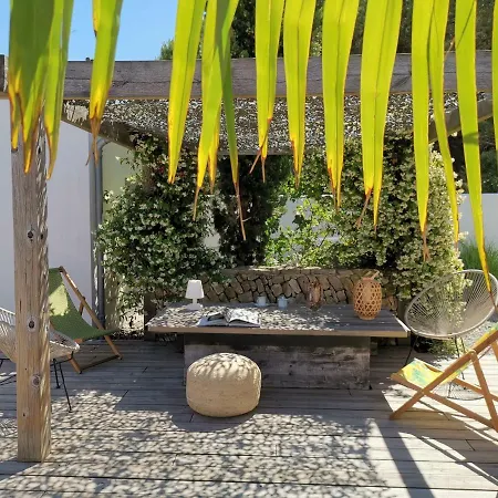 Derriere La : Suite, Patio Et Pergola ゲストハウス