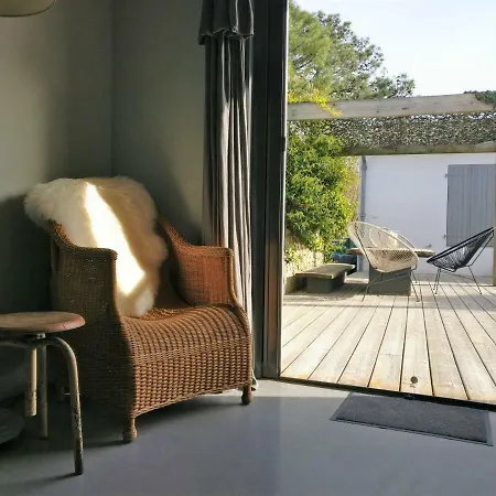 Derriere La : Suite, Patio Et Pergola